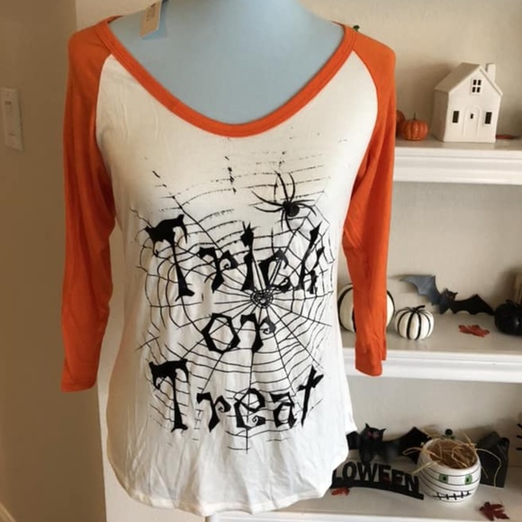 Free Kisses Tops - NWT Free Kisses Halloween tee top trick or treat S